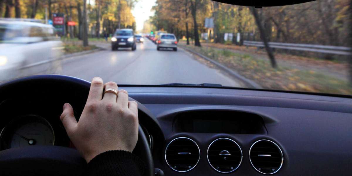 Why Should You go to a Recognized School for Driving Lessons in Huntington?