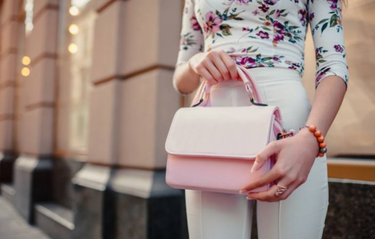 7 different types of handbags that every woman must have -