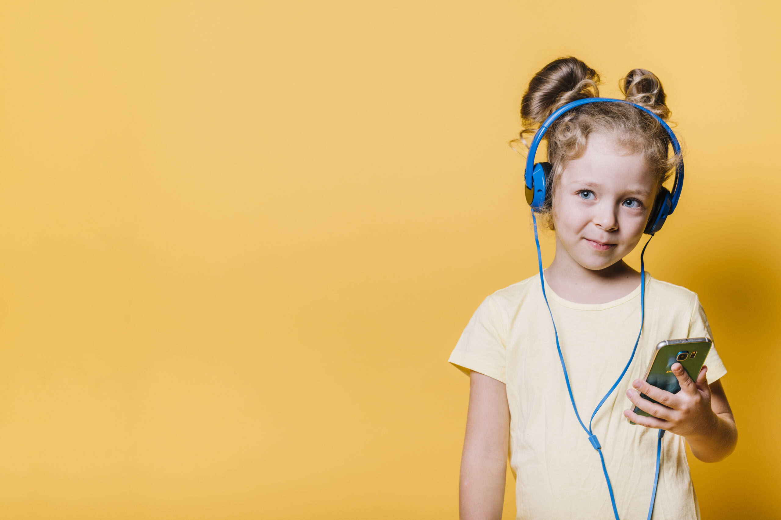 How to Choose the best headphones for Kids: A Guide for Parents - AtoAllinks
