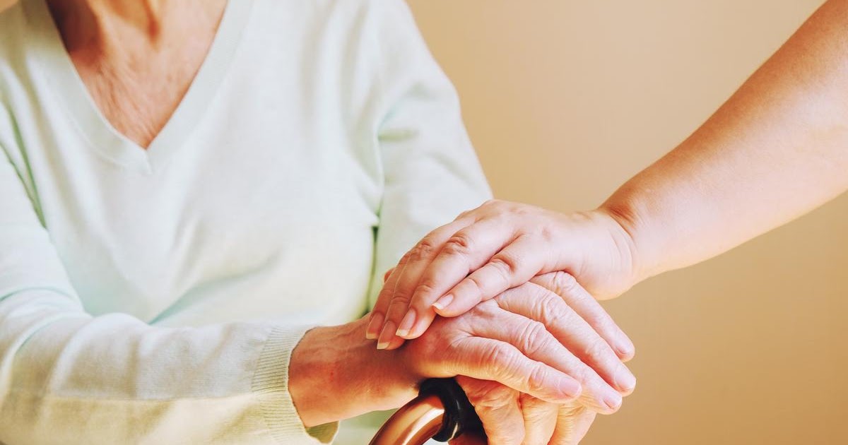 How To Choose An Assisted Living Community For A Loved One With Dementia