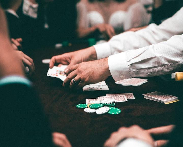 What No One Tells You About Proper Etiquette at the Poker Table - Orange Headline