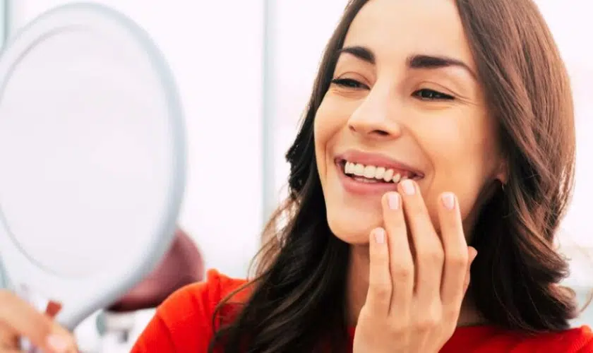 Smile Confidently: How Dental Implants Transform Your looks