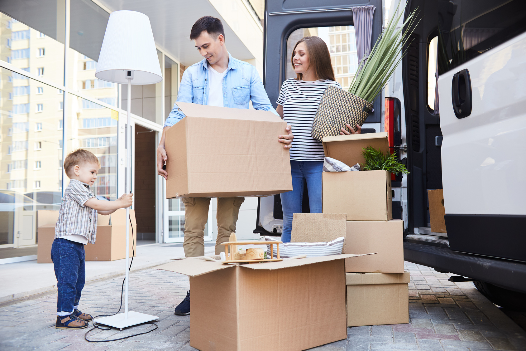 How Can People Look for the Best Movers in Calgary?