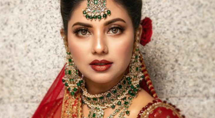 Sunita Marshall looks ravishing in red bridal dress