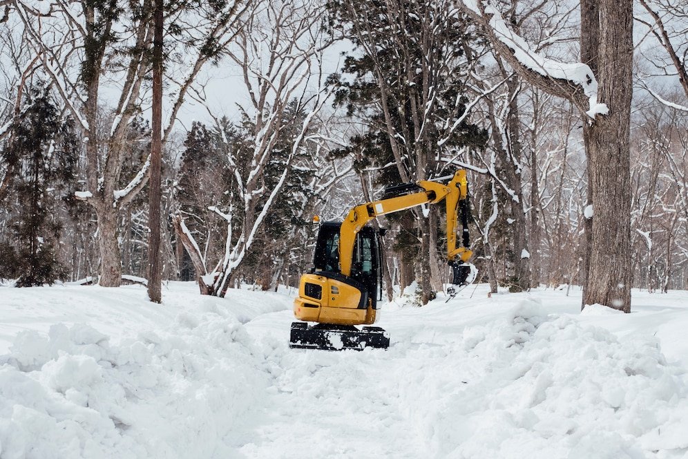 5 Key Qualities to Look into Snow Removal Team in New York - Iwises.com