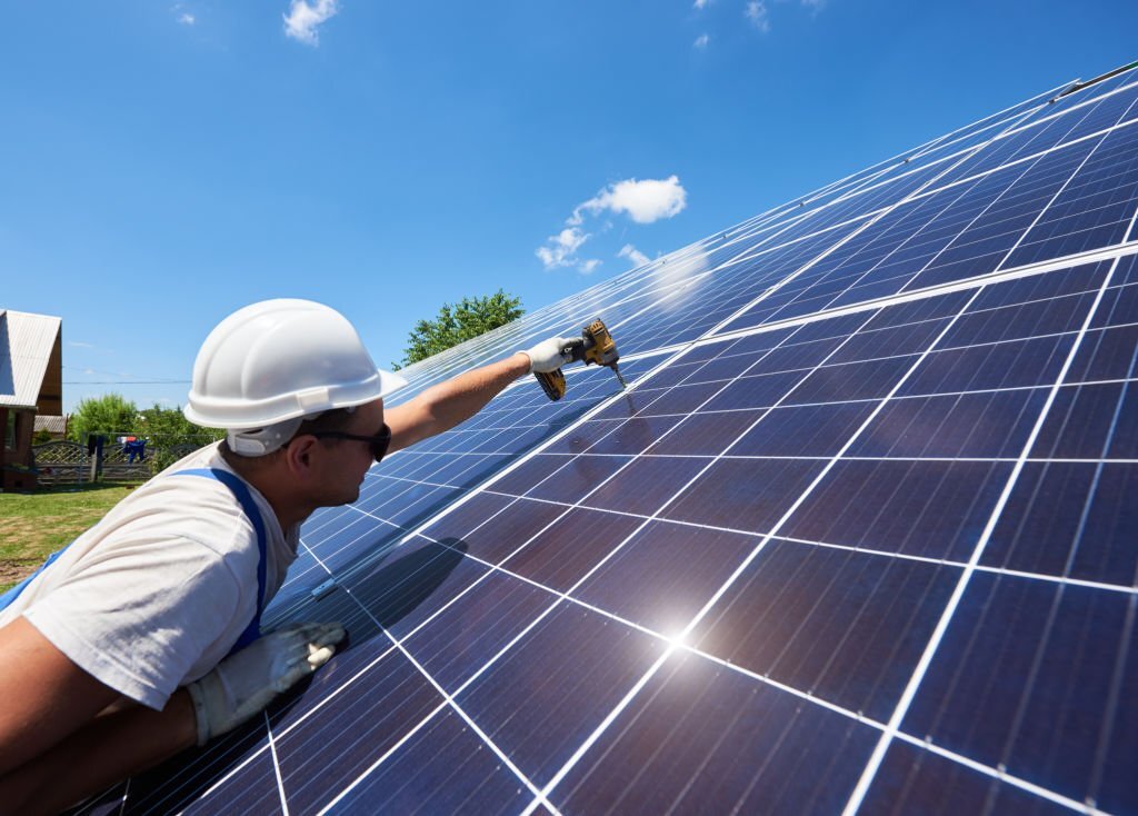 Unlocking the Power of 5kW PV Solar Panels: Solar Panels Installation in the UK | TechPlanet