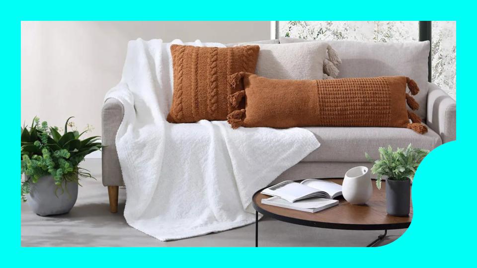 Gifts of Warmth: Why Throw Blankets Make the Perfect Present for Any Occasion? - Blogstudiio