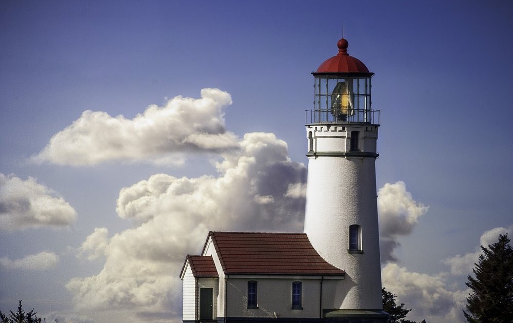 The Enchanting Beauty of Oregon's Lighthouses: A Photography Journey