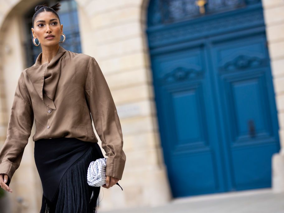 Ladies' Tops: Fashionable Staples for Versatile Looks - Editors Top