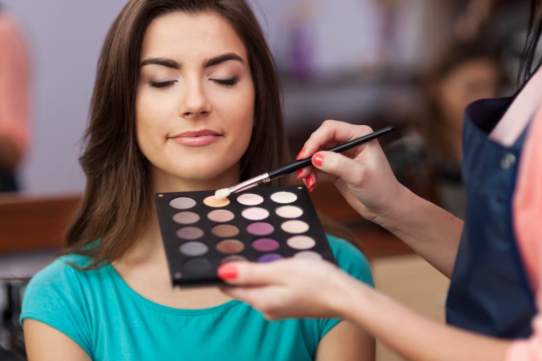 Is It worth Investing in Professional Makeup Courses?