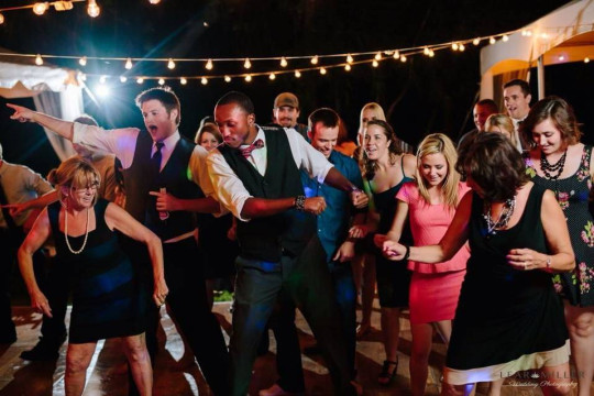 What Red Flags Should You Watch Out for When Selecting a Solo Wedding DJ?