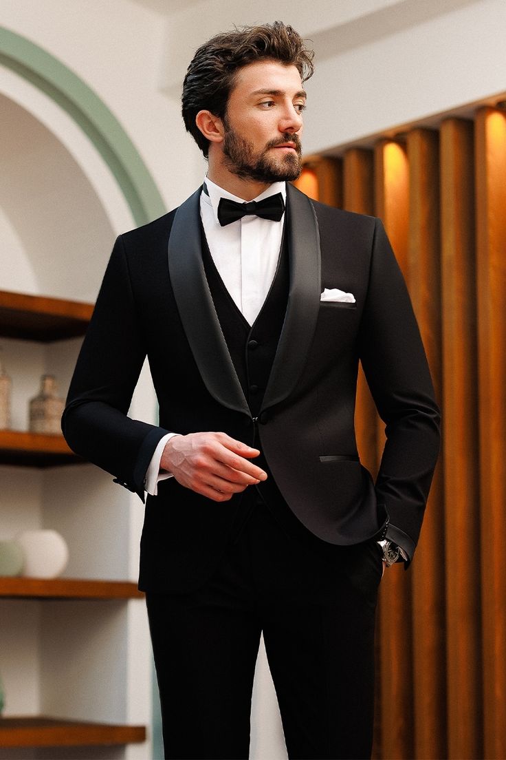 Tuxedo Trends: Groomsmen Edition - Elevate Your Wedding Style