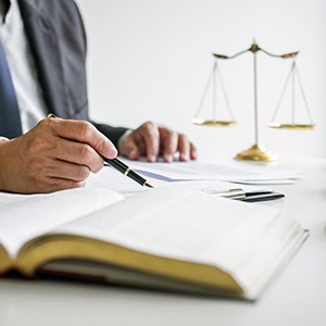 Opt for the Best Employment Lawyer Toronto to Manage your Business Deals