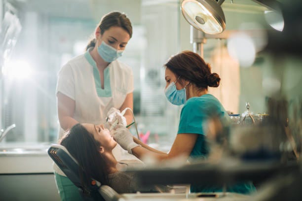 Keeping Your Smile Straight: Orthodontists vs Dentists in Oberhausen | by ZahnarztOberhausen | Mar, 2024 | Medium