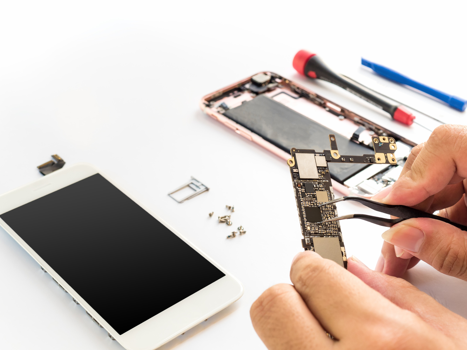 The Importance of Choosing the Right Cell Phone Repair Shop
