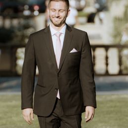 Custom Couture: Redefining Style with Men's Suits in Los Angeles - XuzPost