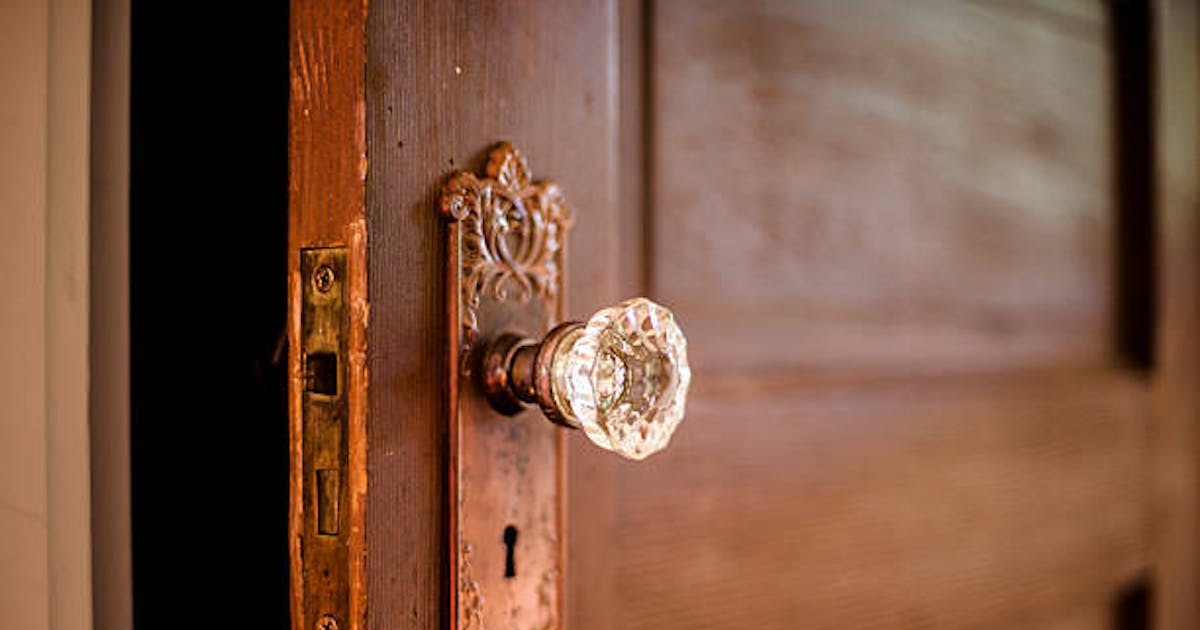 Enhance Your Home Décor with Antique Door Knobs and Brass Drawer Pulls
