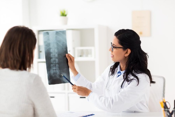 How to Find the Experienced Spine Doctor for Your Treatment