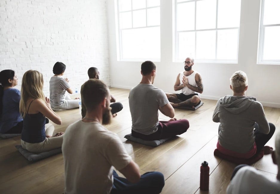 Equilibrando trabajo y bienestar: Mindfulness corporativo a través de Inside Yoga en Barcelona | by Inside Yoga | Mar, 2024 | Medium