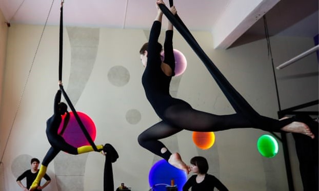 Exploring The Health Benefits of the Art of Aerial Hooping