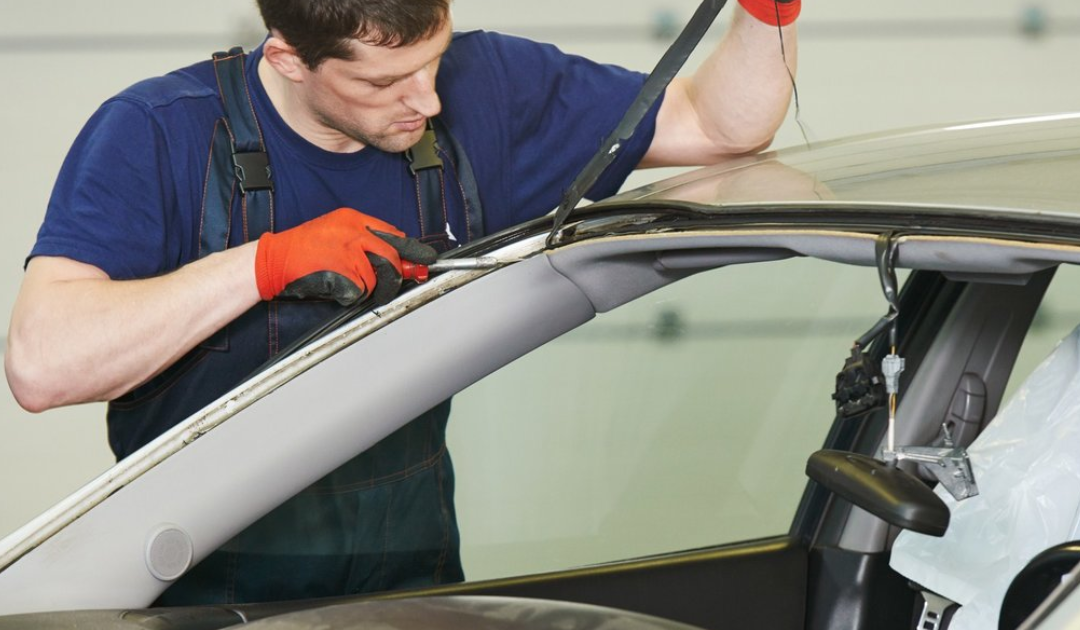 A Clear View: Mobile Windshield Repair in Mississauga with Autoglasstec