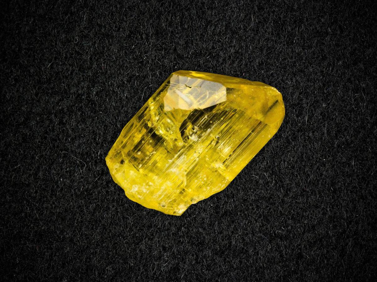 6 Types of Yellow Crystal: A Complete Guide - Gems Tycoon