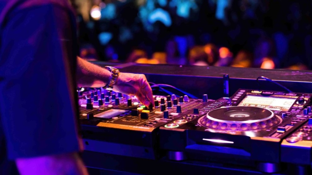 Elevate Your Grand Ceremony with Professional Wedding DJ Services | Vipon