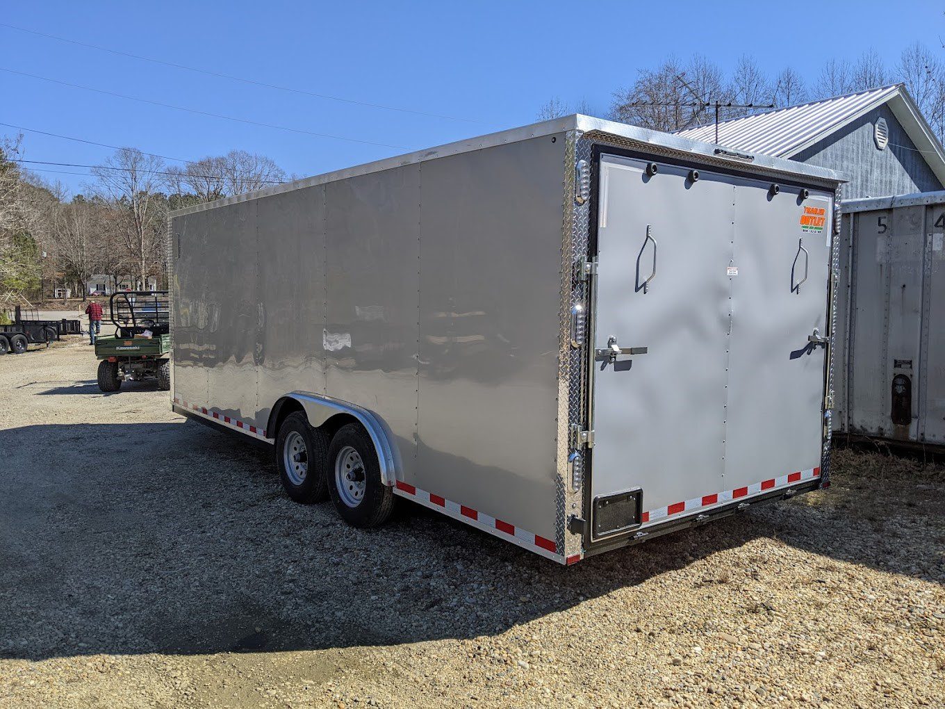 The Advantages of Enclosed Trailers vs. Open Trailers