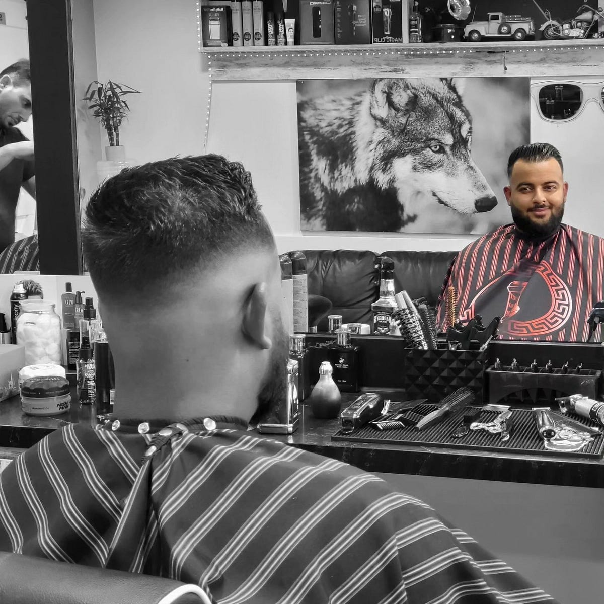 The Benefits of Choosing a Barber Dundas Valley for Men’s Grooming Needs | by Amando Barber Shop | Jun, 2024 | Medium