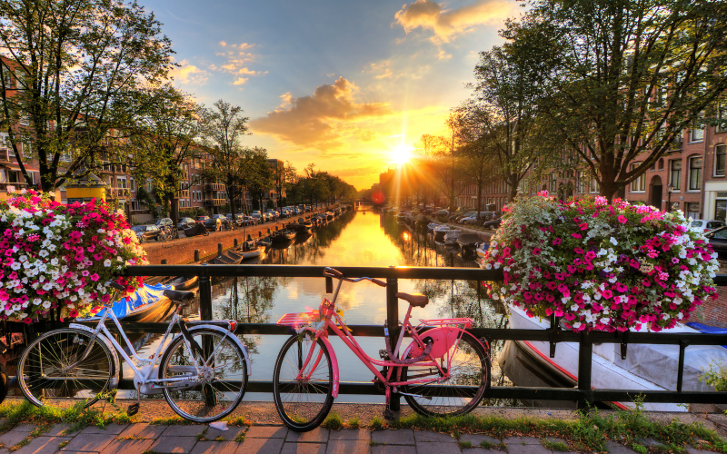 Amsterdam & Paris Tour Packages from Dubai with Air Arabia flights & hotel