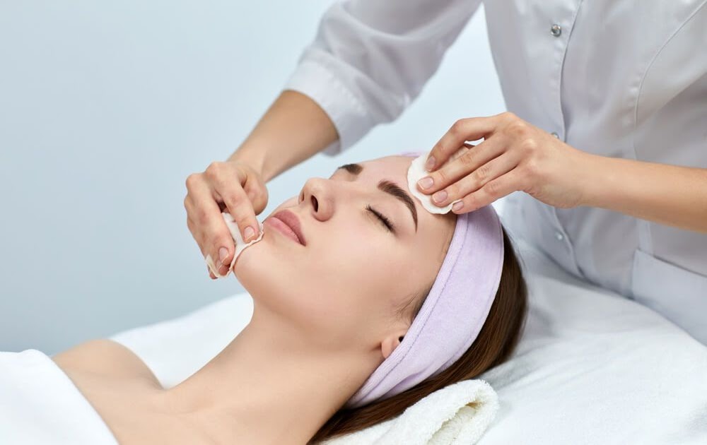 The Ultimate Guide to Facial Acne Treatments in Dubai