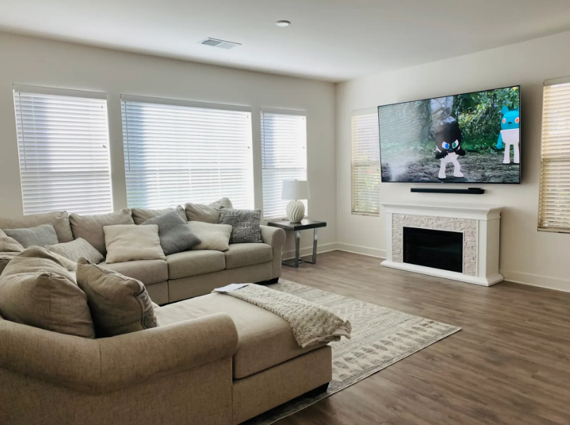 Maximizing Your Space: Innovative TV Installation Solutions for Small Rooms | by San Diego TV Install | Aug, 2024 | Medium