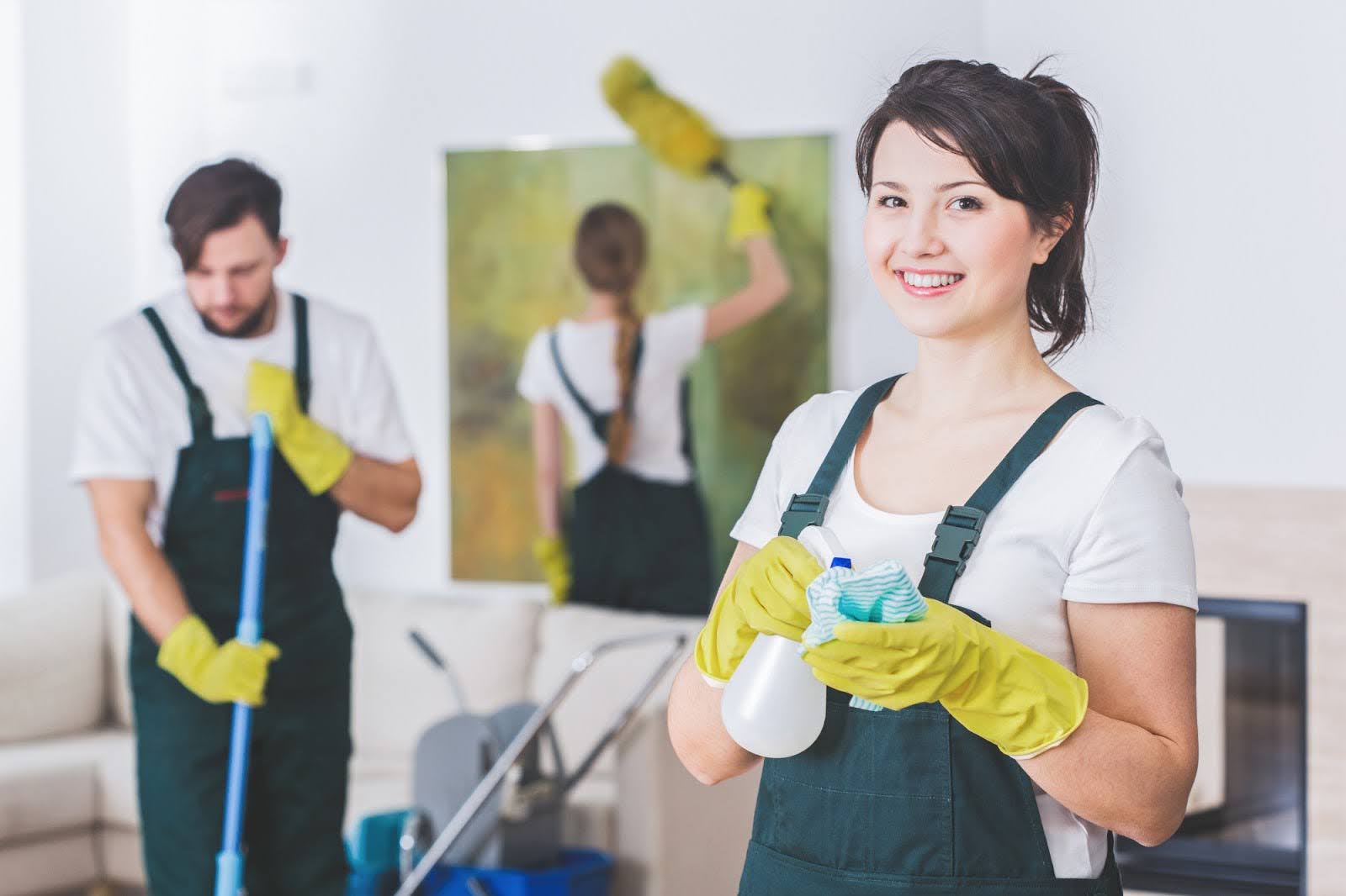 Use a Weekly Cleaning Service and Free Up Your Weekends