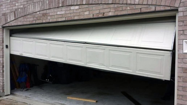 Routine Garage Door Maintenance - Essential Tips for Longevity - Article View - Latinos del Mundo