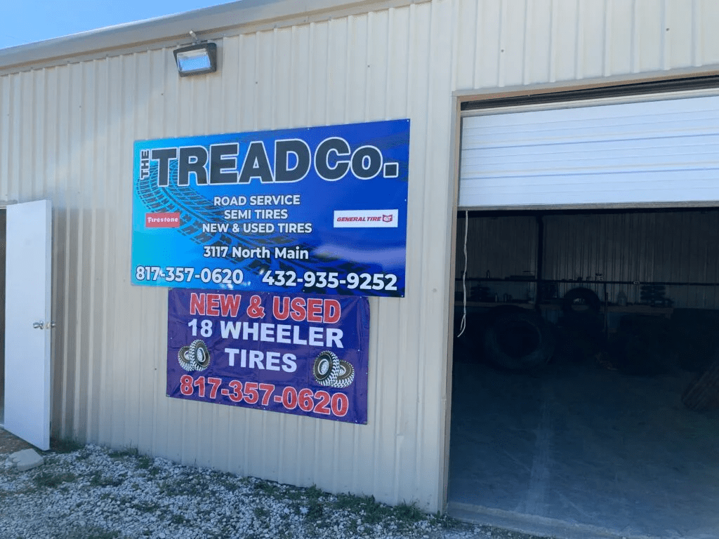 Advantages of 24/7 Roadside Assistance for Tire Repairs | by The Tread Company | Sep, 2024 | Medium