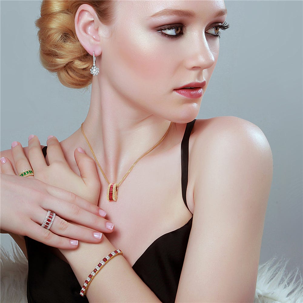 8 Essential Tips for Stunning Jewelry Model Photography in NYC | by Photo Box | Sep, 2024 | Medium