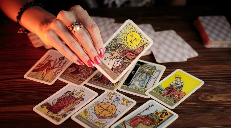 What are Some Common Mistakes in Oracle Card Reading? - Article Hubby