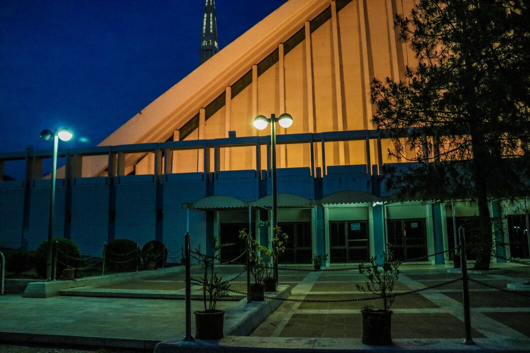 5 Best Commercial Flood Lights for Every Outdoor Space in 2025 - Mypascoconnect