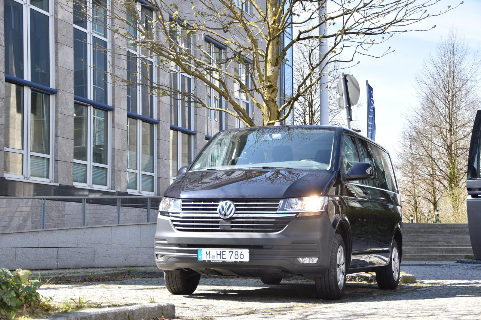 #1 Private Chauffeur Service in Munich Limousine Services | Discover Your Trip's Cost