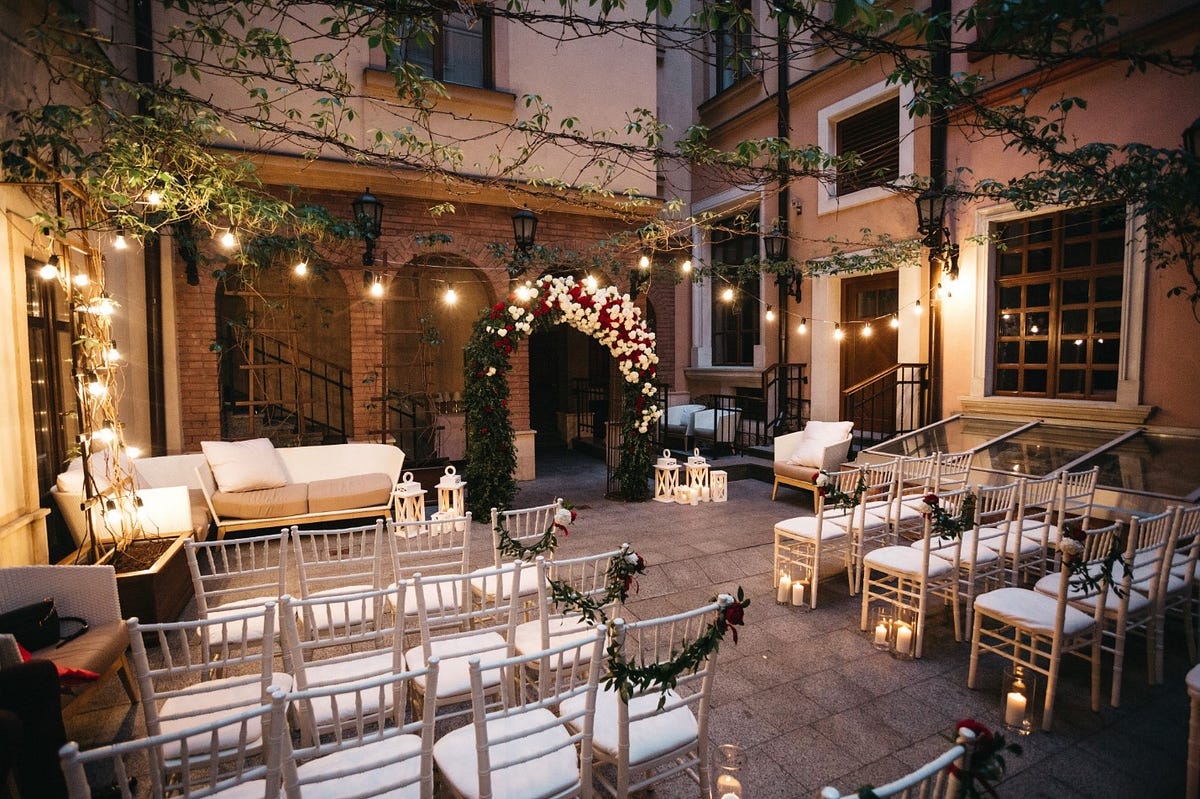 How to Set Your Wedding Venue Budget the Right Way