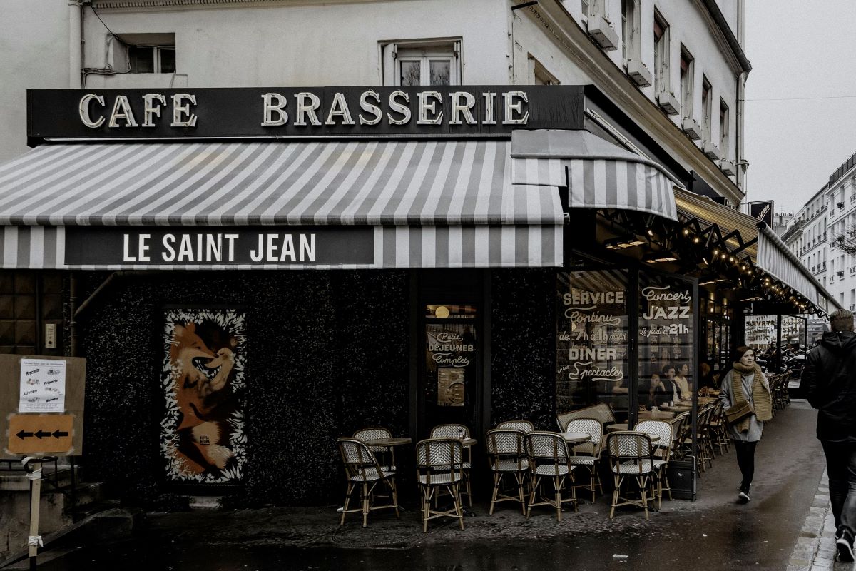 Make a Bold First Impression with Exterior Storefront Signs