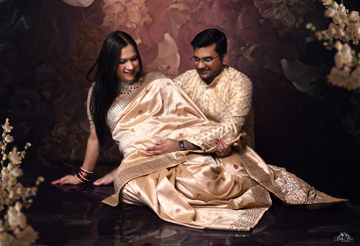 Best Poses For Pregnancy Photoshoot in Saree