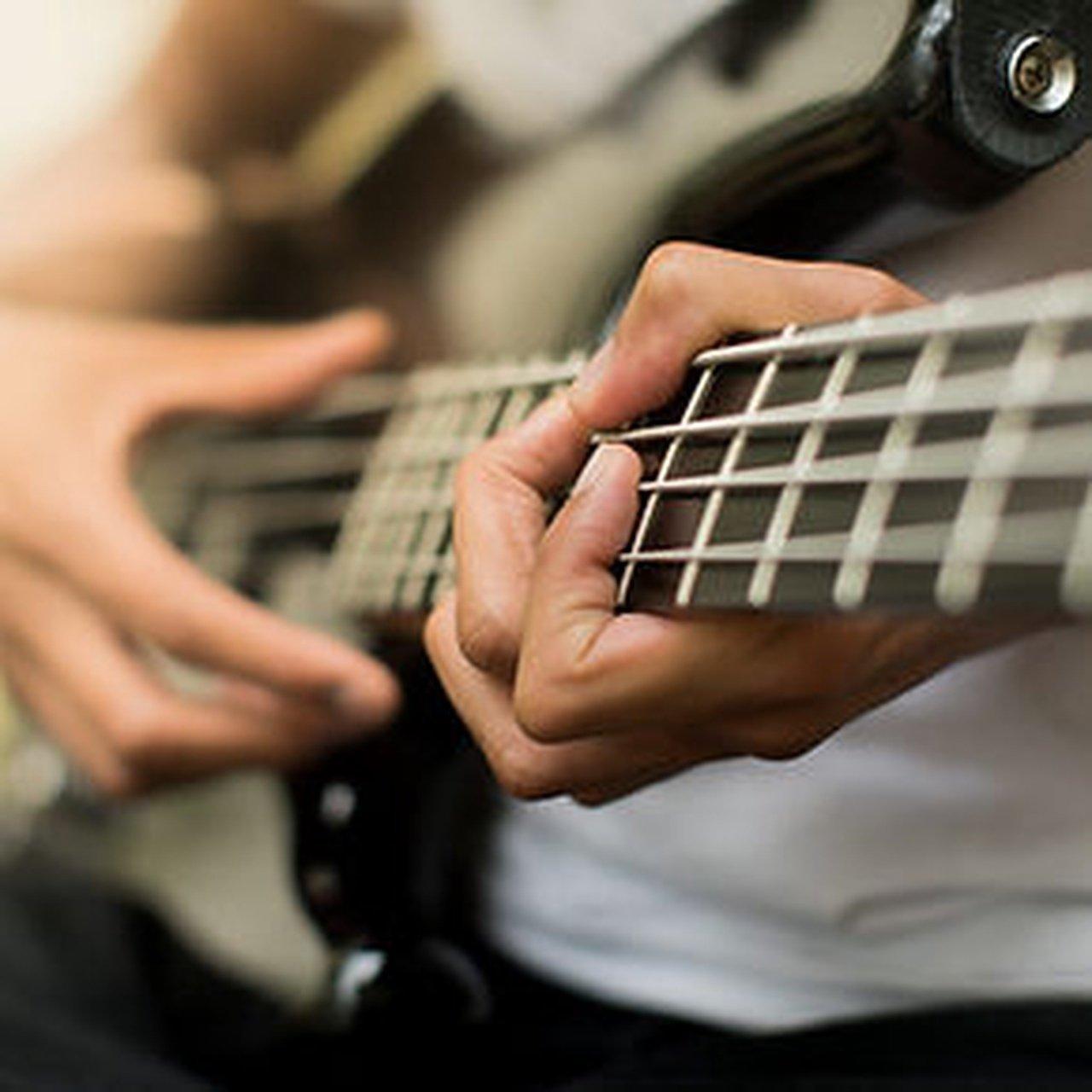 The Benefits of Opting for an Online Guitar Course | Articles | Wolfman's School of Music | Gan Jing World - Technology for Humanity | Video & Movie Streaming