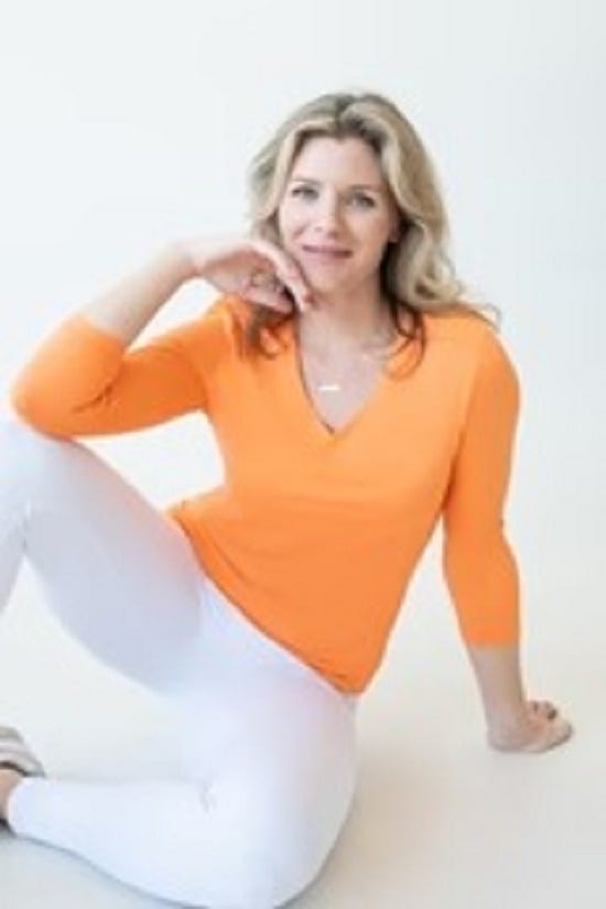 Complete Guide to Choosing and Styling 3/4 Sleeve Tops | by JudyP Apparel | Jun, 2025 | Medium
